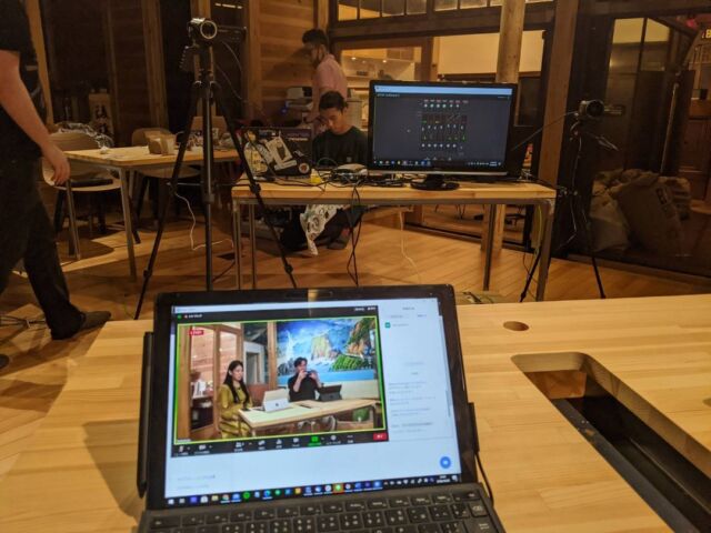 #映画監督 × #哲学者、配信はウェビナーですが、皆様のもとにリアルな対談・クオリティの高い映像をお届けするために、登壇者の方々には一箇所に集まって頂きます。昨日はその会場・機材リハーサルを行いました。本番はトラブルが起きませんように…！
https://minato-h.com/events/directorxphilosopher/
#文化の日 #カメ止め